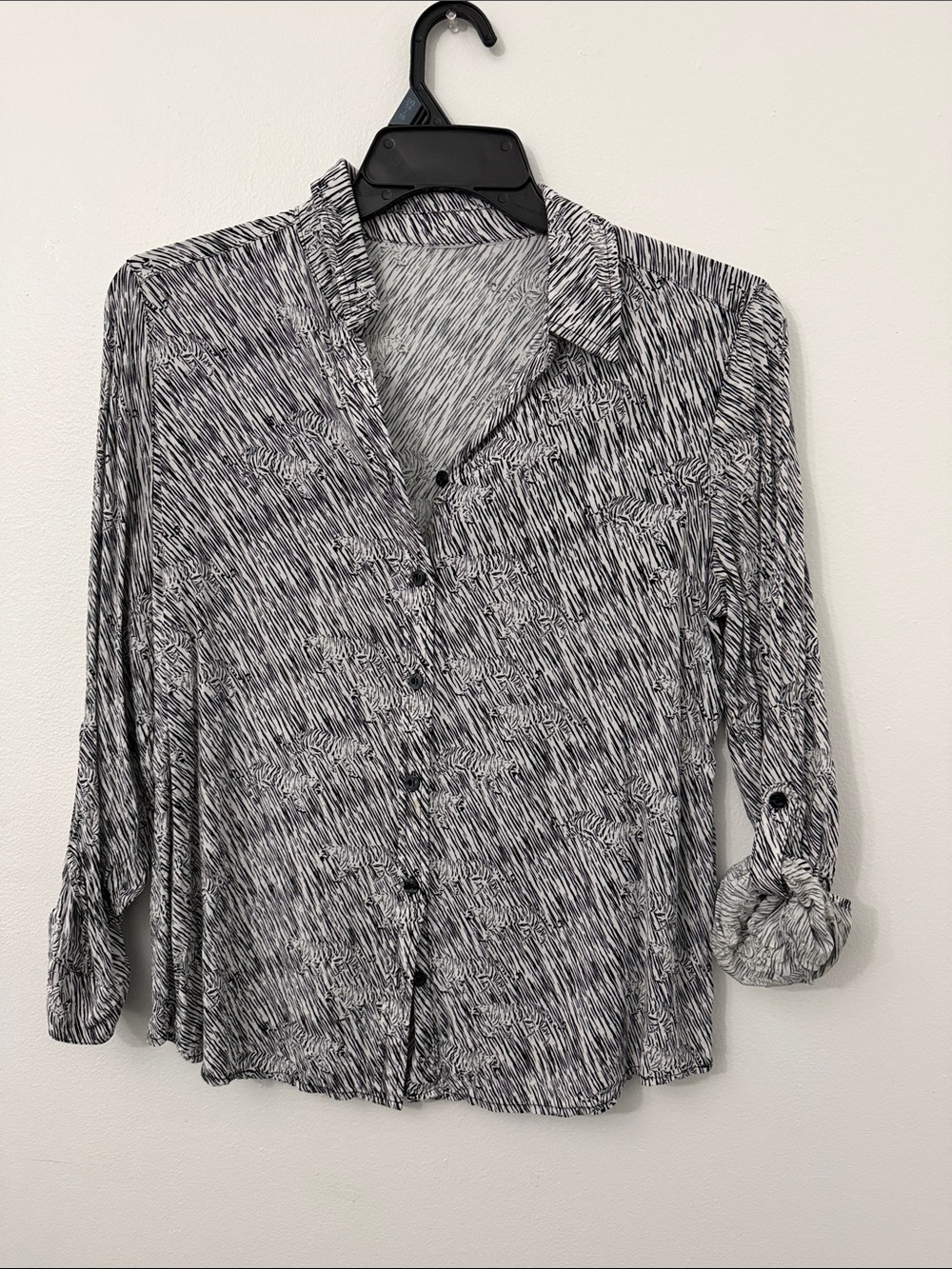 Chico's Black & White Linear Print Button-Down Shirt